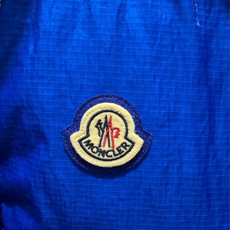 💎Han's house精品服飾💎moncler Lawu 亮面 羽絨 防水 連帽 背心-9