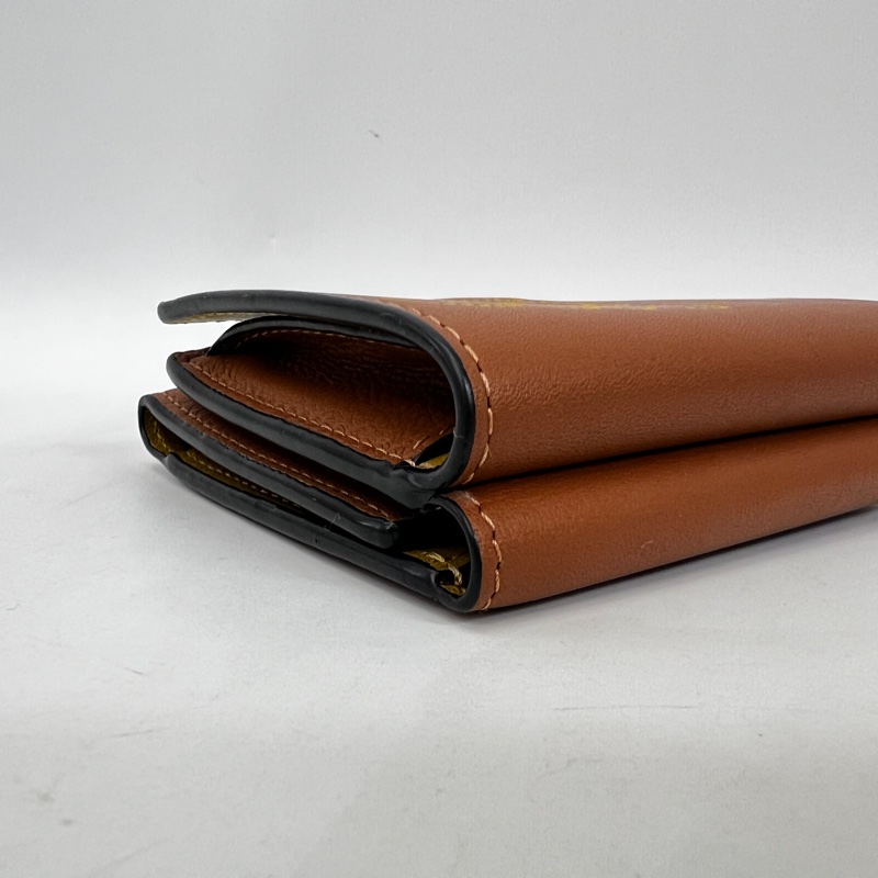 Loewe 焦糖牛皮黃點logo內芥末黃6卡3折短夾-4