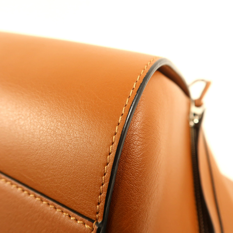 LOEWE 牛皮皮革Hammock銀扣手挽肩背兩用袋-4