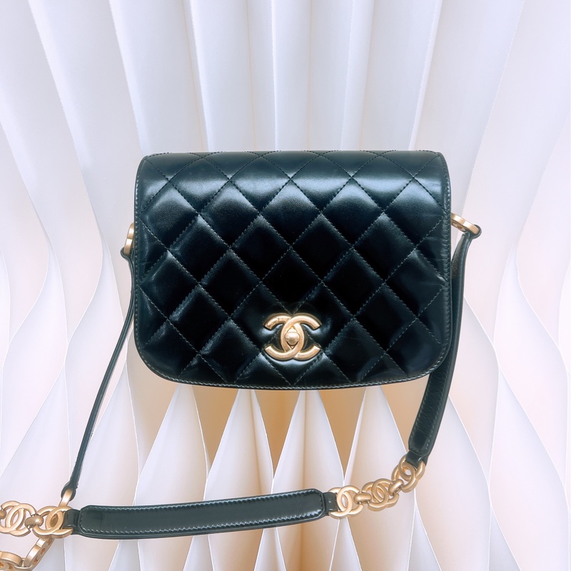 Chanel coco mark flap 黑金郵差包-0