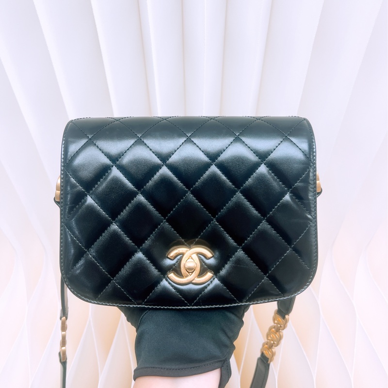 Chanel coco mark flap 黑金郵差包-1