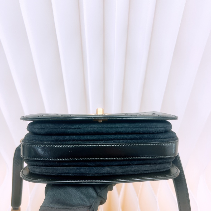 Chanel coco mark flap 黑金郵差包-2