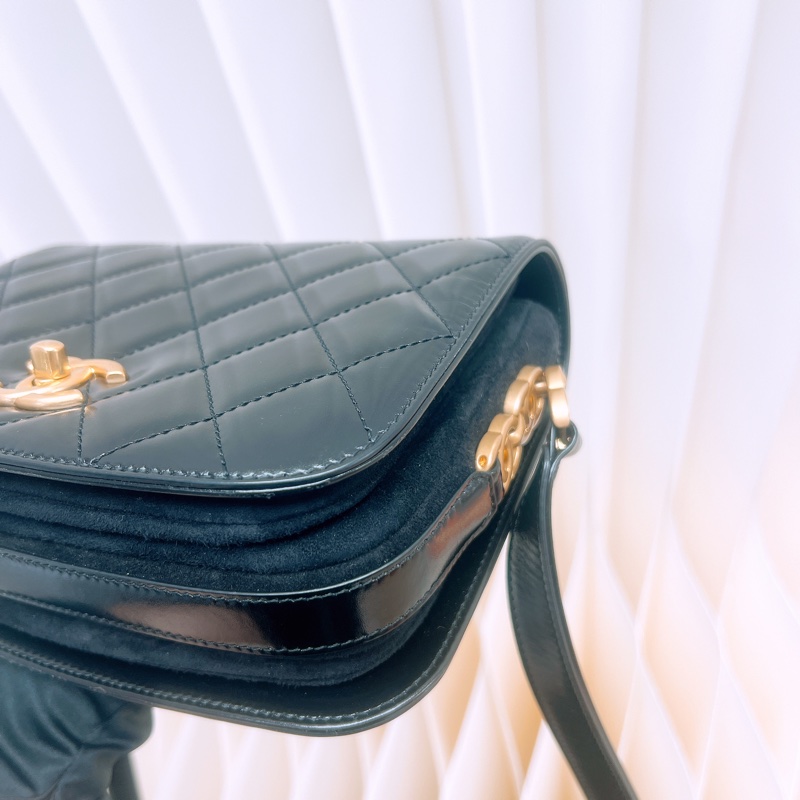 Chanel coco mark flap 黑金郵差包-3