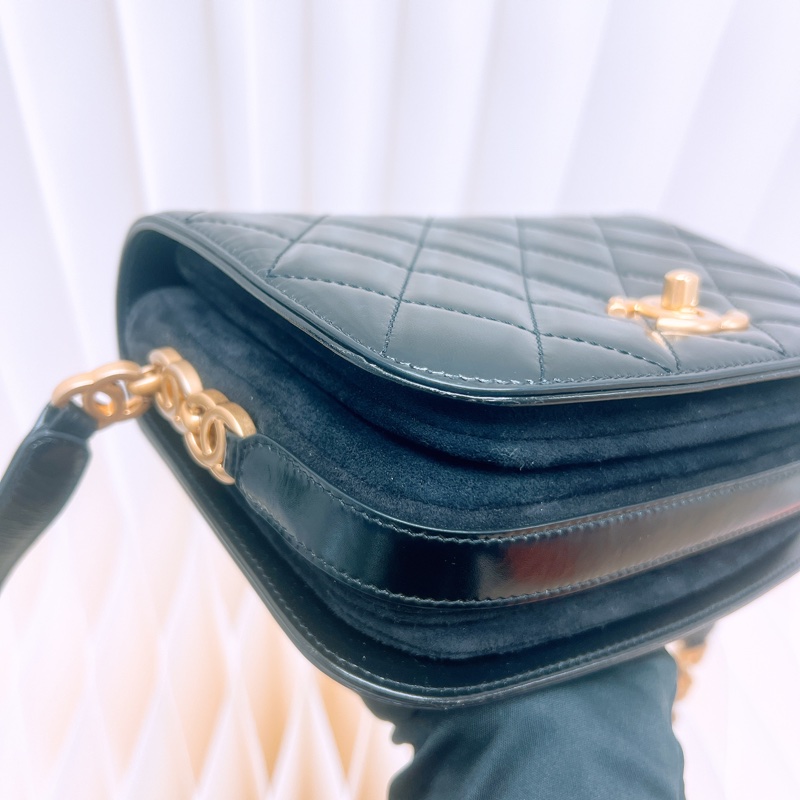 Chanel coco mark flap 黑金郵差包-4