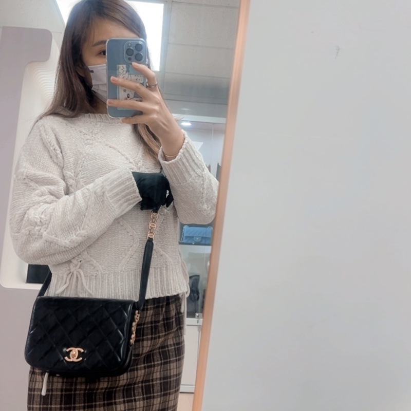 Chanel coco mark flap 黑金郵差包-16