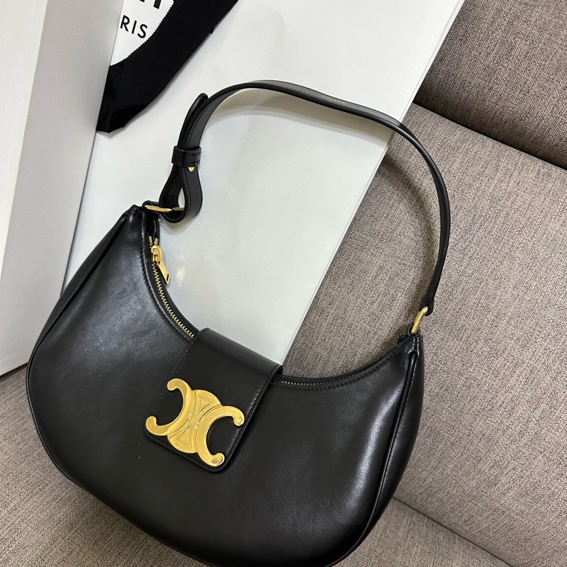 Celine金扣半月包-1