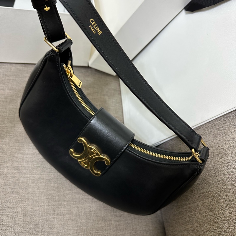 Celine金扣半月包-3