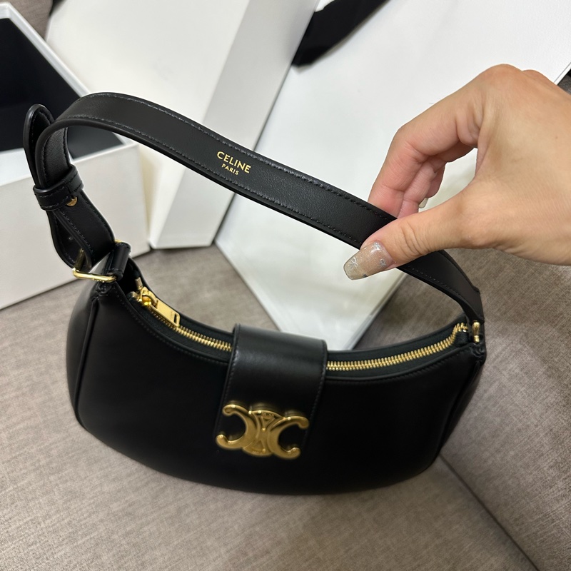 Celine金扣半月包-4