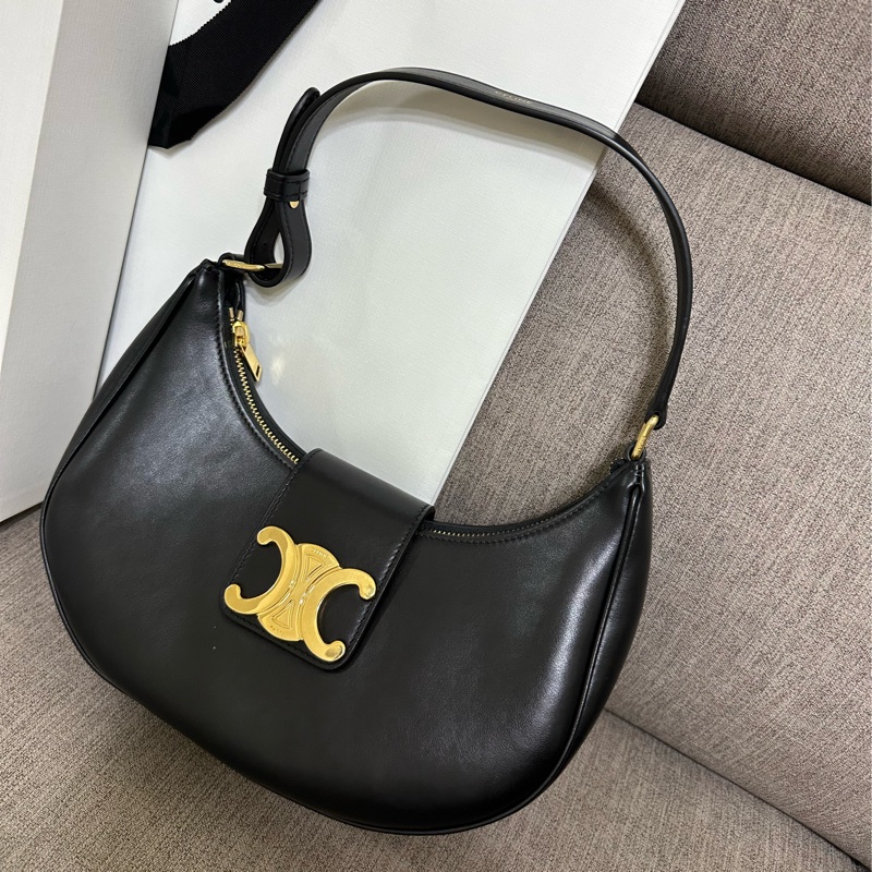 Celine金扣半月包-9