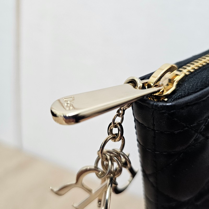 [實品超美☺️] Dior黑羊皮LadyDior金釦拉鏈中夾-4