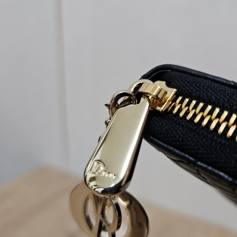 [實品超美☺️] Dior黑羊皮LadyDior金釦拉鏈中夾-13