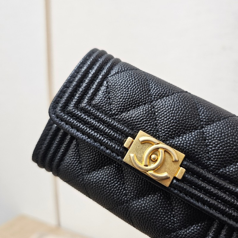 [夯夯品項😆] Chanel黑荔枝皮霧金釦Boy下蓋卡包-1