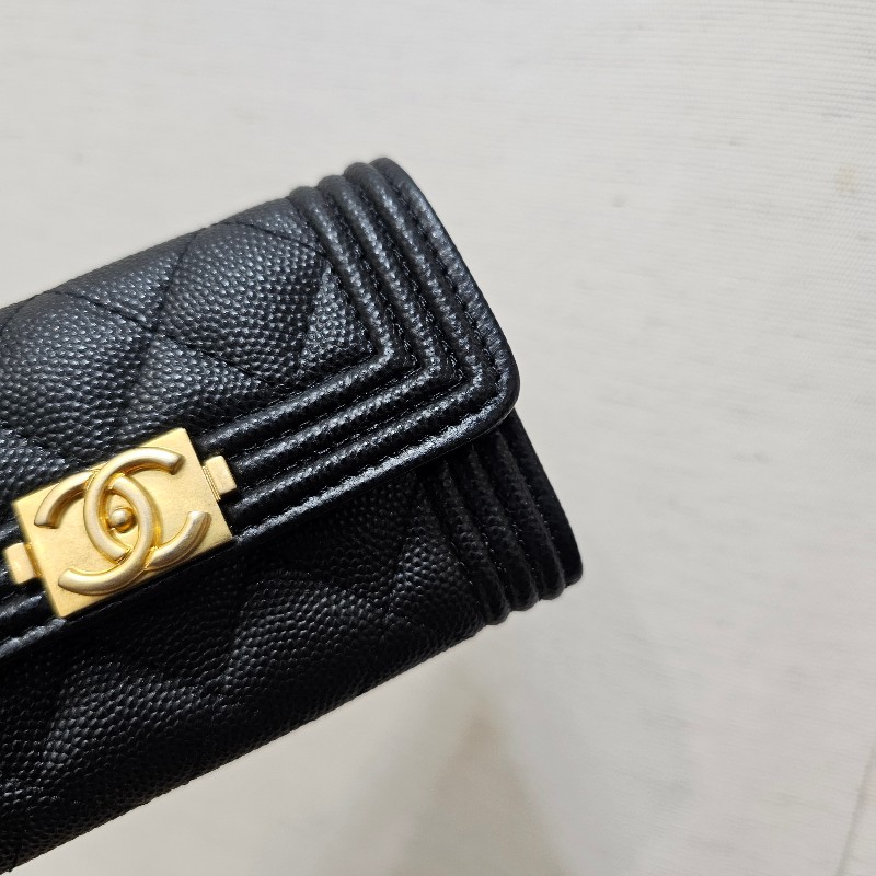 [夯夯品項😆] Chanel黑荔枝皮霧金釦Boy下蓋卡包-3