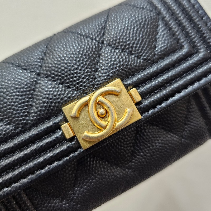 [夯夯品項😆] Chanel黑荔枝皮霧金釦Boy下蓋卡包-4