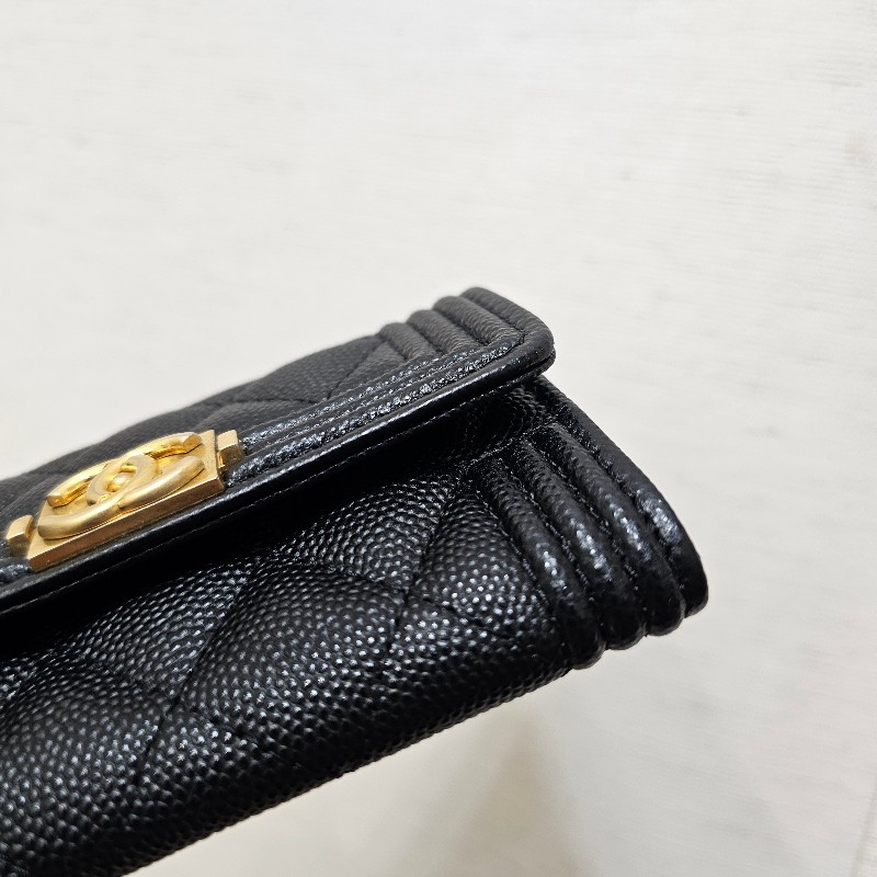 [夯夯品項😆] Chanel黑荔枝皮霧金釦Boy下蓋卡包-5