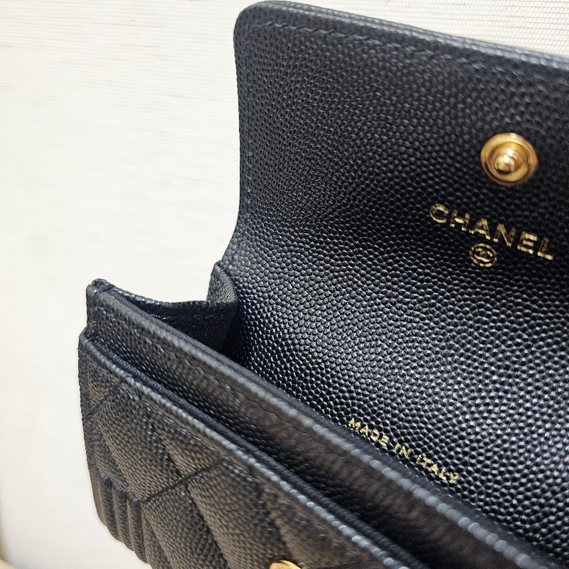 [夯夯品項😆] Chanel黑荔枝皮霧金釦Boy下蓋卡包-12