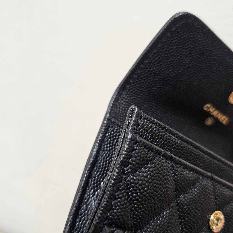 [夯夯品項😆] Chanel黑荔枝皮霧金釦Boy下蓋卡包-14