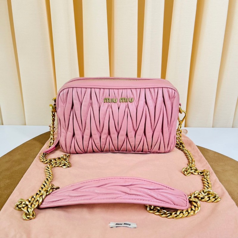 Miu Miu 粉色褶皺相機包 斜背包-0