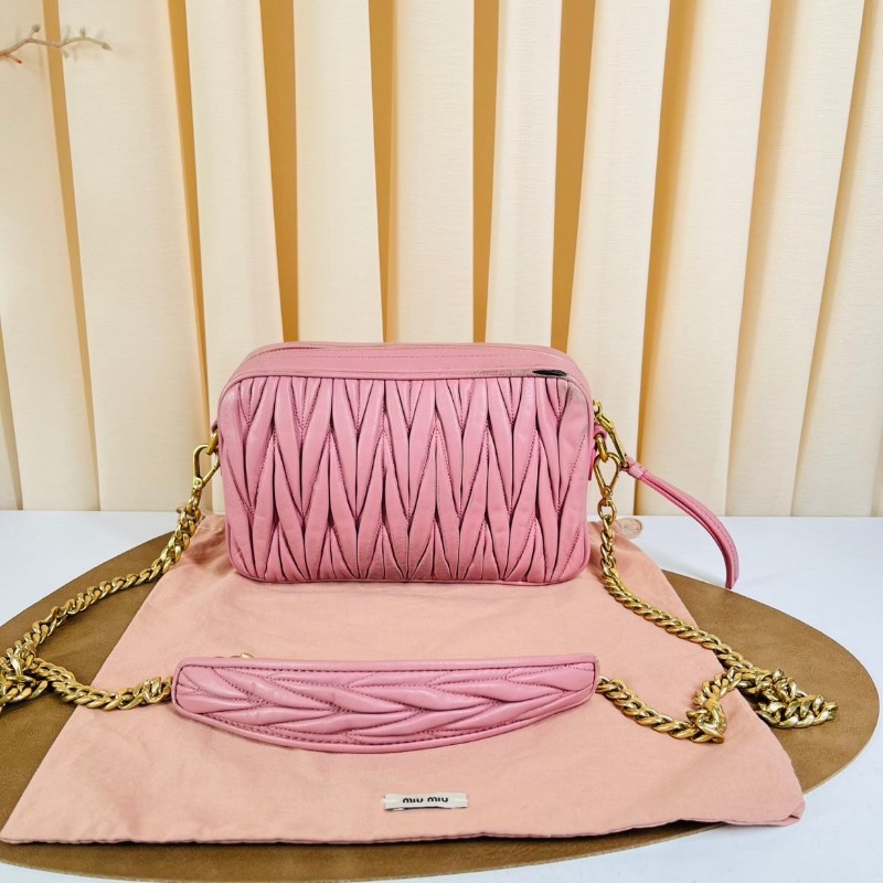 Miu Miu 粉色褶皺相機包 斜背包-1