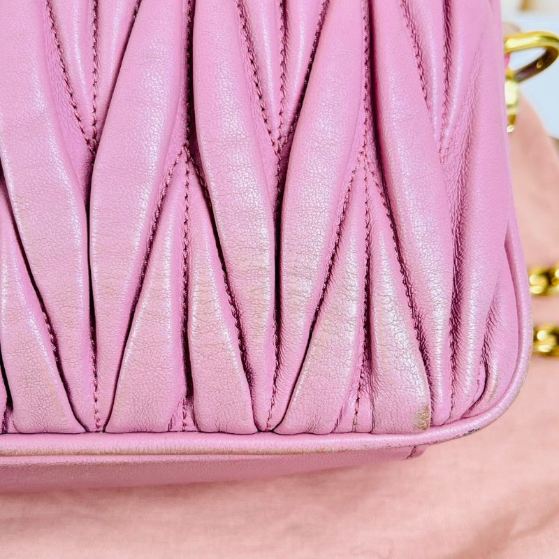 Miu Miu 粉色褶皺相機包 斜背包-13