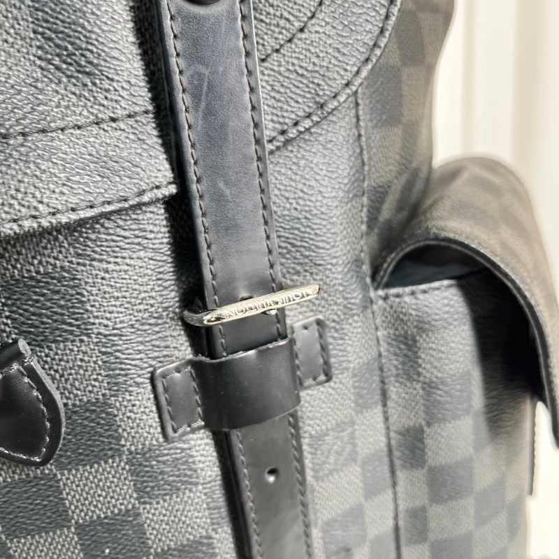 LV Christopher黑色棋盤格後背包-10