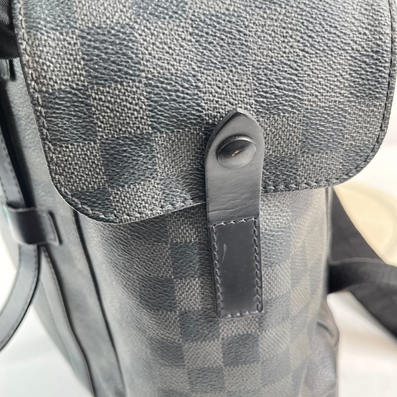 LV Christopher黑色棋盤格後背包-16