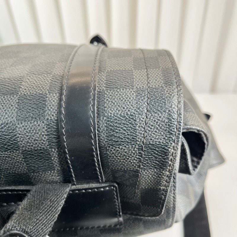 LV Christopher黑色棋盤格後背包-21