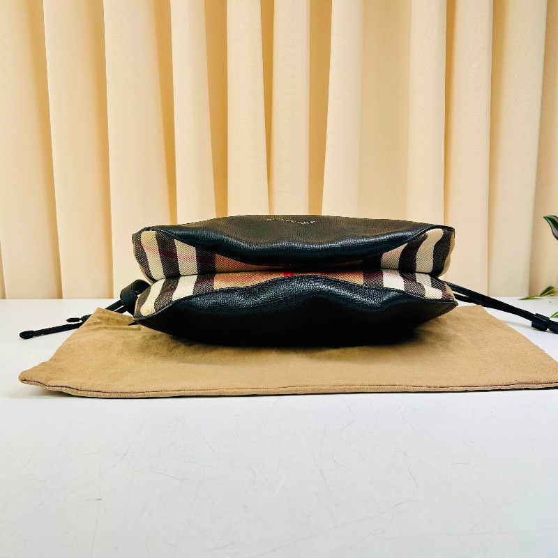Burberry 黑色牛皮拼格紋肩背包斜背包-2