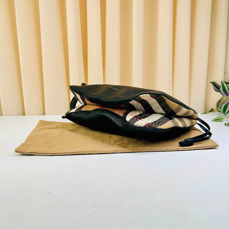 Burberry 黑色牛皮拼格紋肩背包斜背包-6