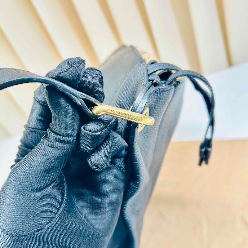 Burberry 黑色牛皮拼格紋肩背包斜背包-12