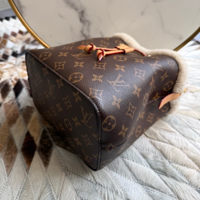 LVNe’oNe’o滑雪系列毛毛水桶包*手提/斜背款-3