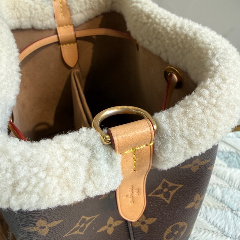 LVNe’oNe’o滑雪系列毛毛水桶包*手提/斜背款-5