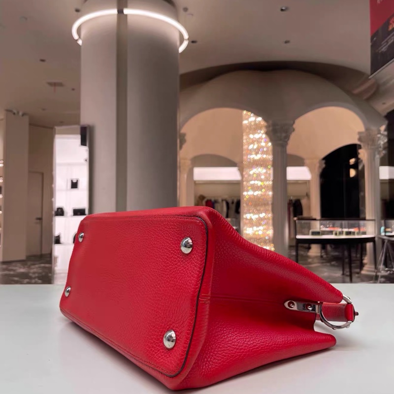 Louis Vuitton • Capucines 卡普辛紅色荔枝牛皮銀扣 大號-4