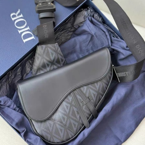 Dior • Saddle Diamond黑色幾何老花腰包