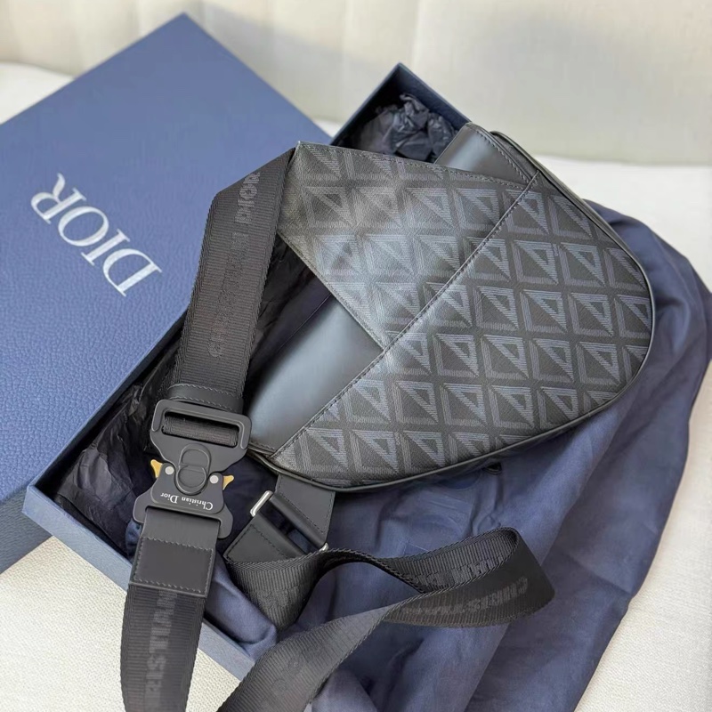 Dior • Saddle Diamond黑色幾何老花腰包-1