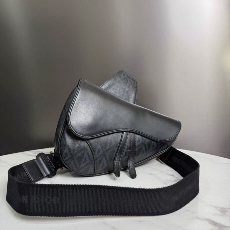 Dior • Saddle Diamond黑色幾何老花腰包-5