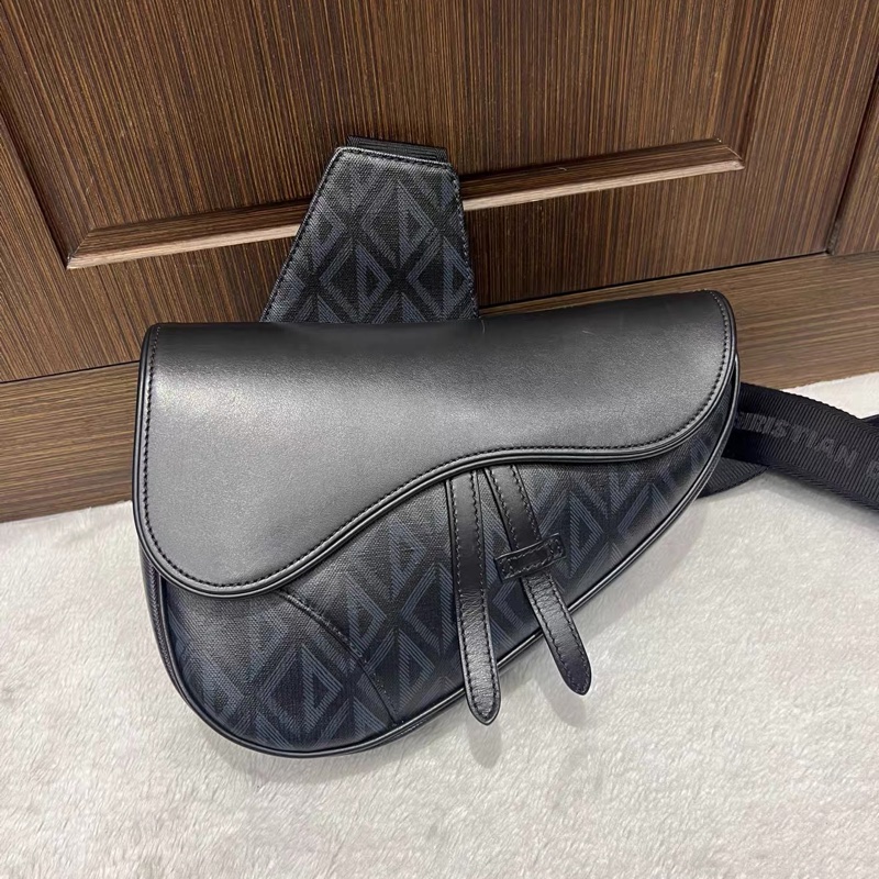 Dior • Saddle Diamond黑色幾何老花腰包-7