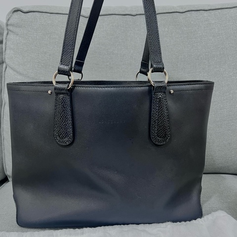 Longchamp 全牛皮黑托特包（有拉鍊）