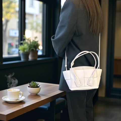 BV淡粉牛皮大編織手提斜背MiniArco29 600606