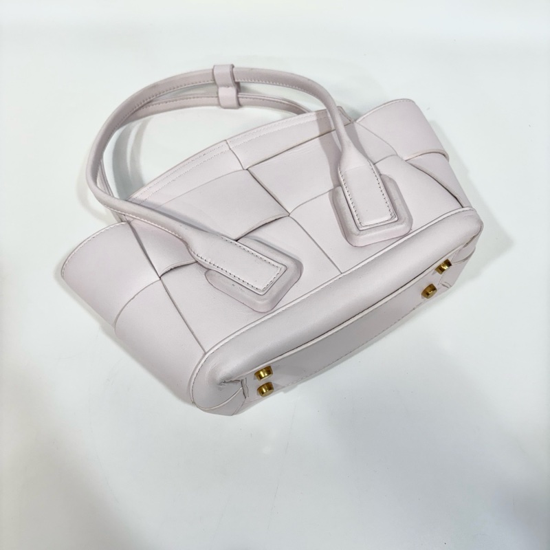 BV淡粉牛皮大編織手提斜背MiniArco29 600606-10