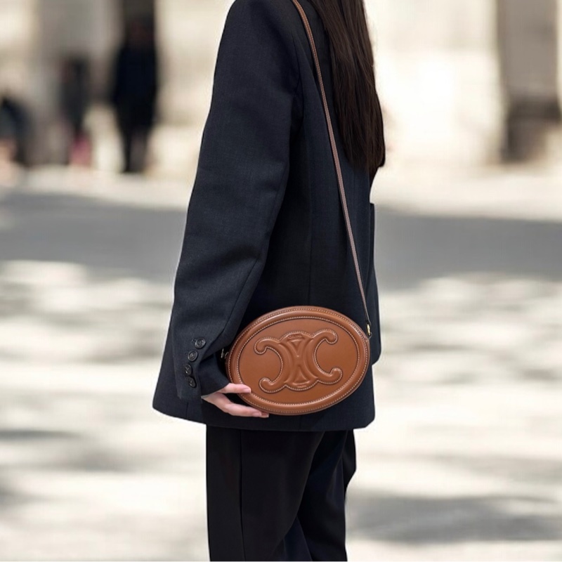 🥨超優惠月餅包CELINE棕色牛皮TRIOMPHE橢圓側背包198603DXC-0