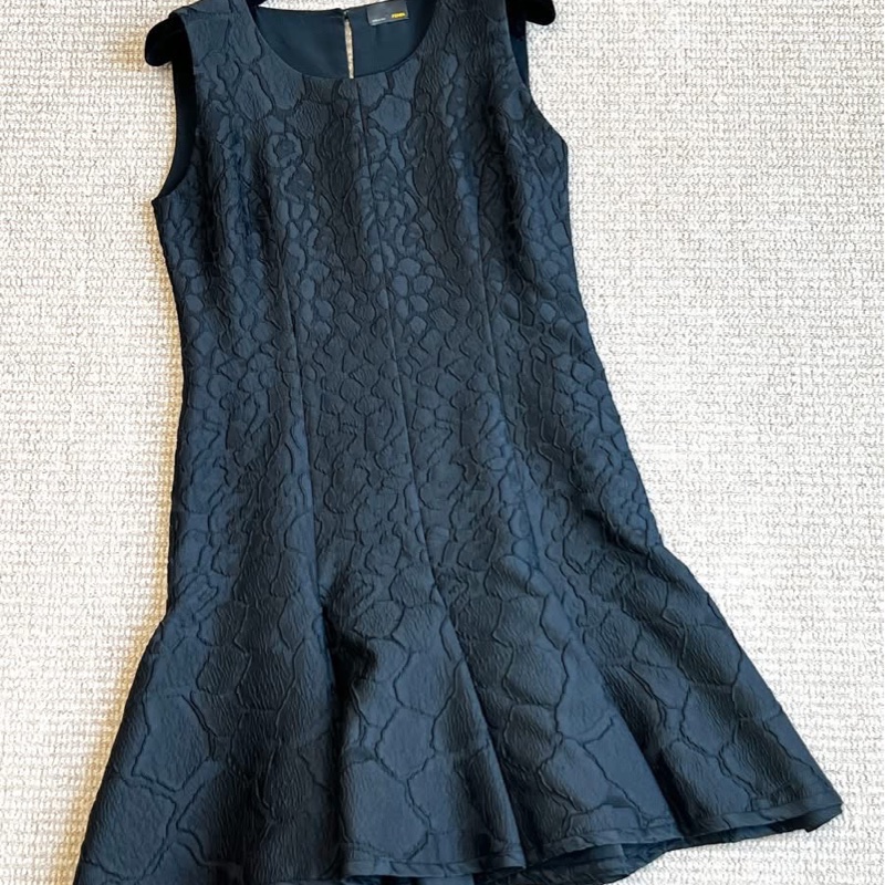 FENDI 黑色緹花魚尾黑洋裝-2