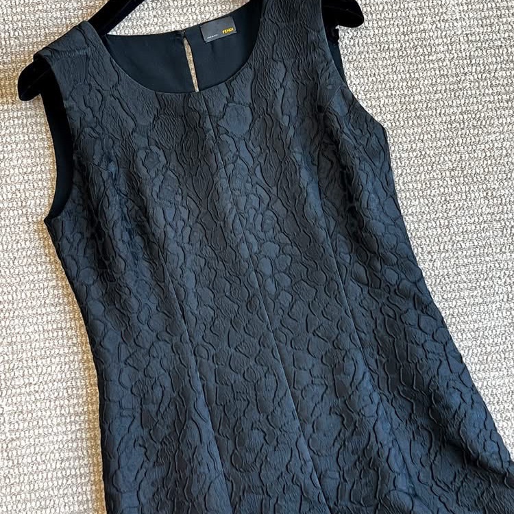 FENDI 黑色緹花魚尾黑洋裝-4