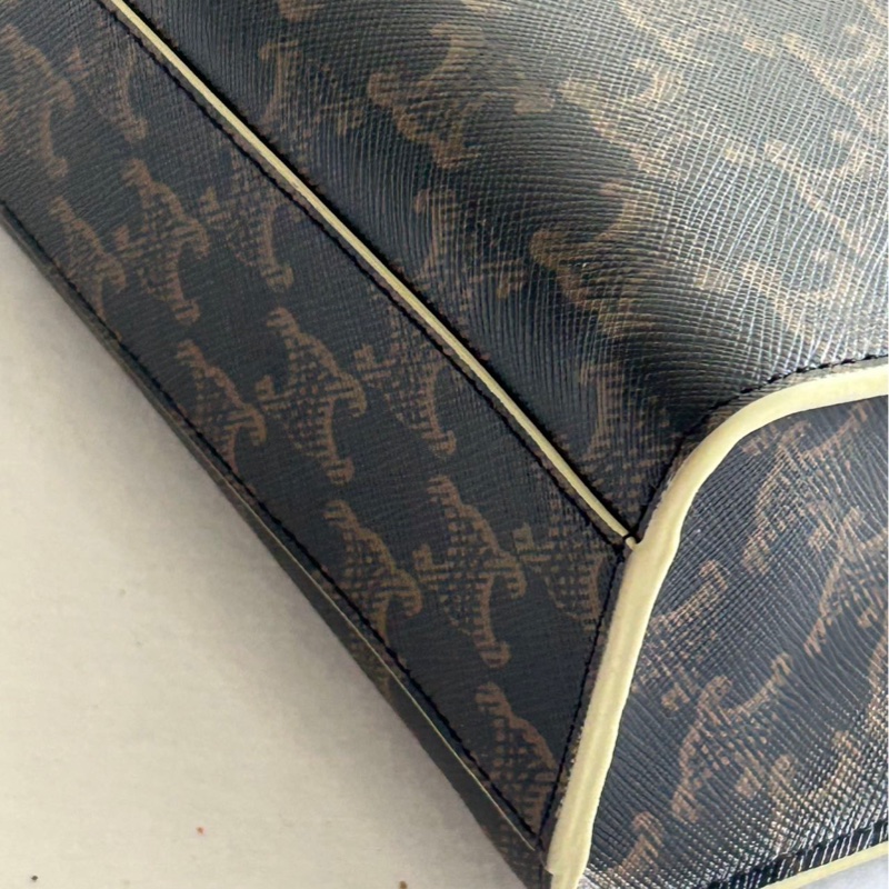 Celine賽琳托特包,黑牛皮,鐳射刻印,98新,成色相當優異,-8