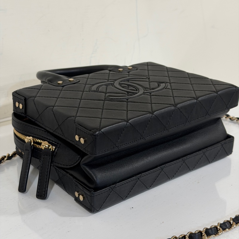 #全新芯片款 #專櫃絕版收藏 #20幾萬入手 香奈兒黑金盒子斜挎包22B季節款-13