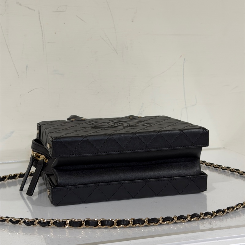 #全新芯片款 #專櫃絕版收藏 #20幾萬入手 香奈兒黑金盒子斜挎包22B季節款-14