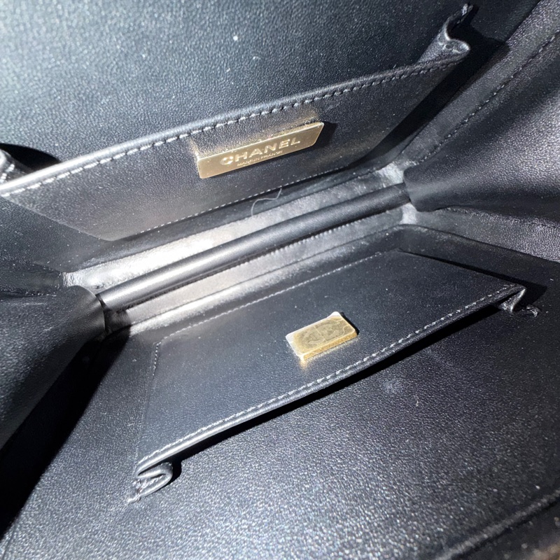 #全新芯片款 #專櫃絕版收藏 #20幾萬入手 香奈兒黑金盒子斜挎包22B季節款-21