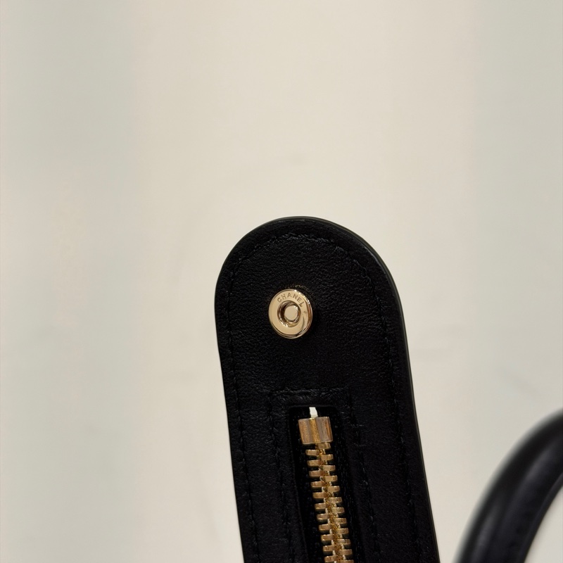 #全新芯片款 #專櫃絕版收藏 #20幾萬入手 香奈兒黑金盒子斜挎包22B季節款-23