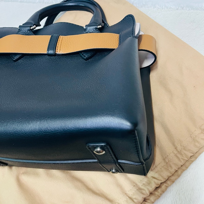 BURBERRY巴寶莉 BELT 燙金LOGO小牛皮斜背/手提兩用包-23