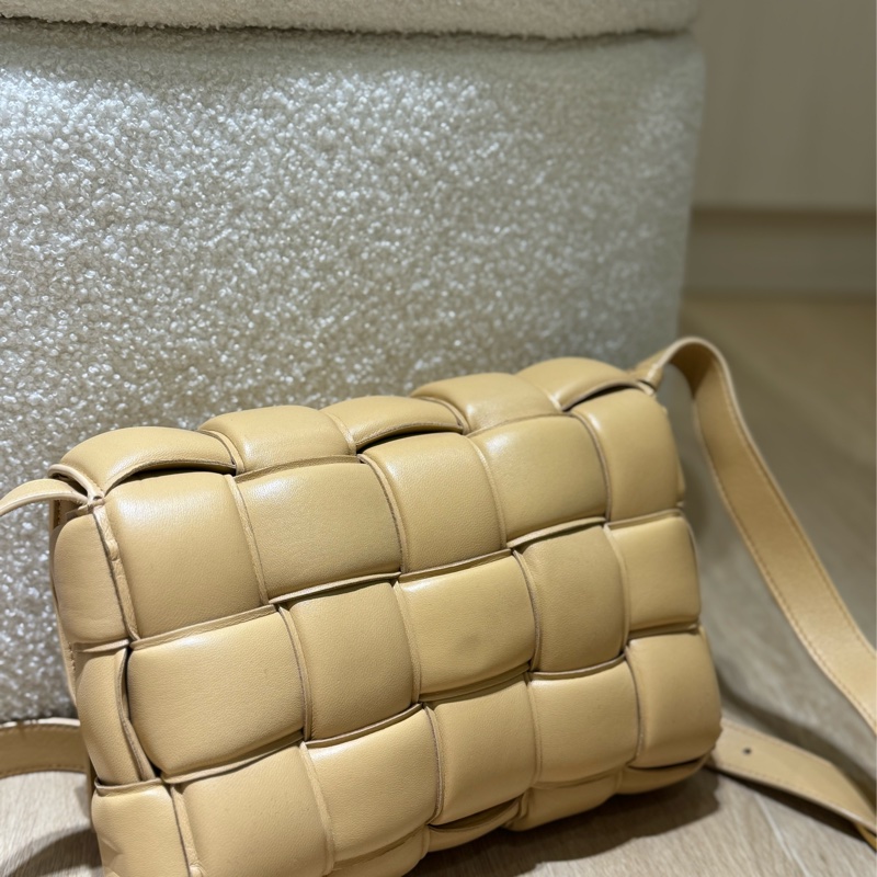 狀況極好美品✨BV羊皮編織枕頭包-0